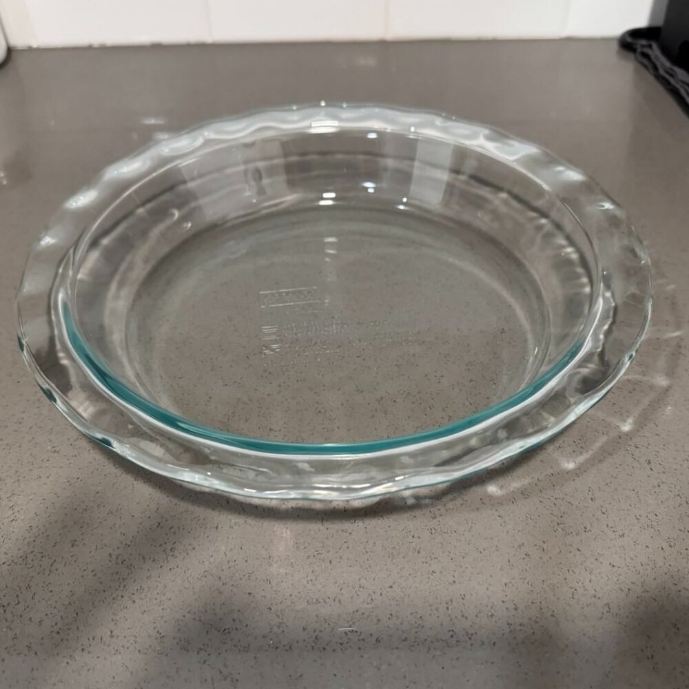 Vintage Style 9.5" Inch Glass Pyrex Pie Dish with Scalloped Crinkle Edge